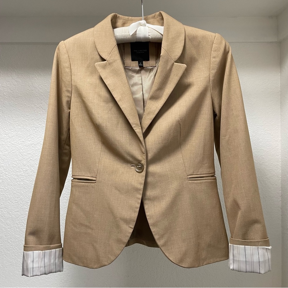 The Limited Collection Lightweight One Button Blazer in Camel Sz 0